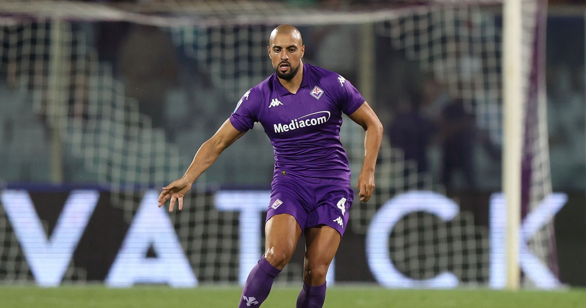 Sofyan Amrabat con la maglia della Fiorentina