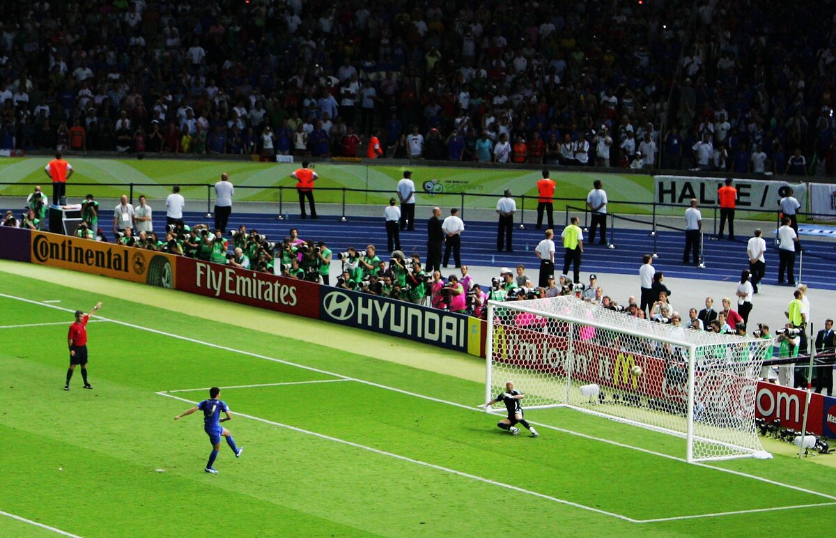 Fabio Grosso e il rigore decisivo in Italia-Francia 2006