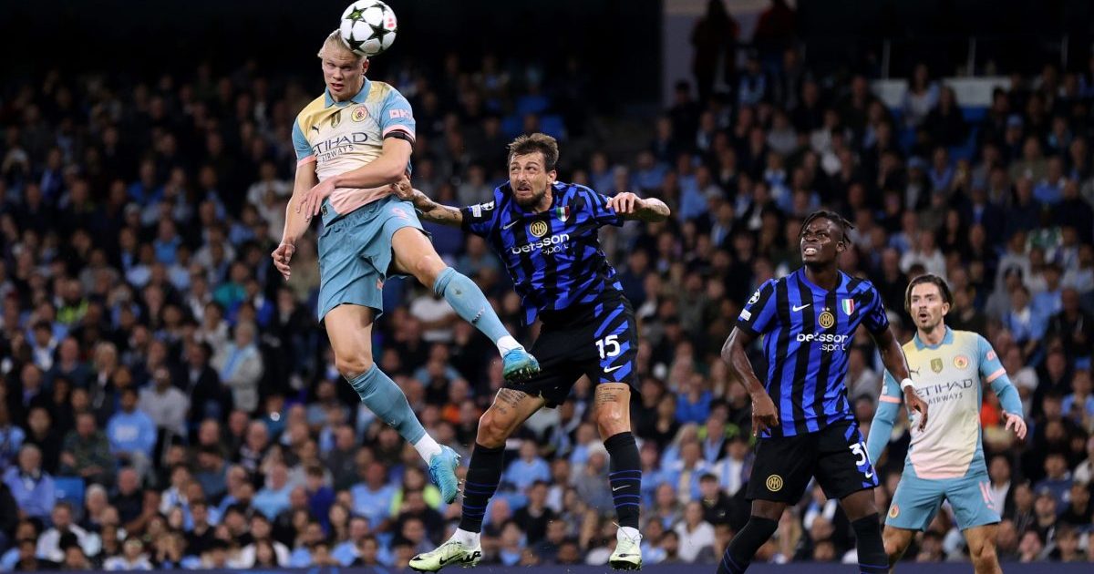 Haaland e Acerbi durante Manchester City-Inter