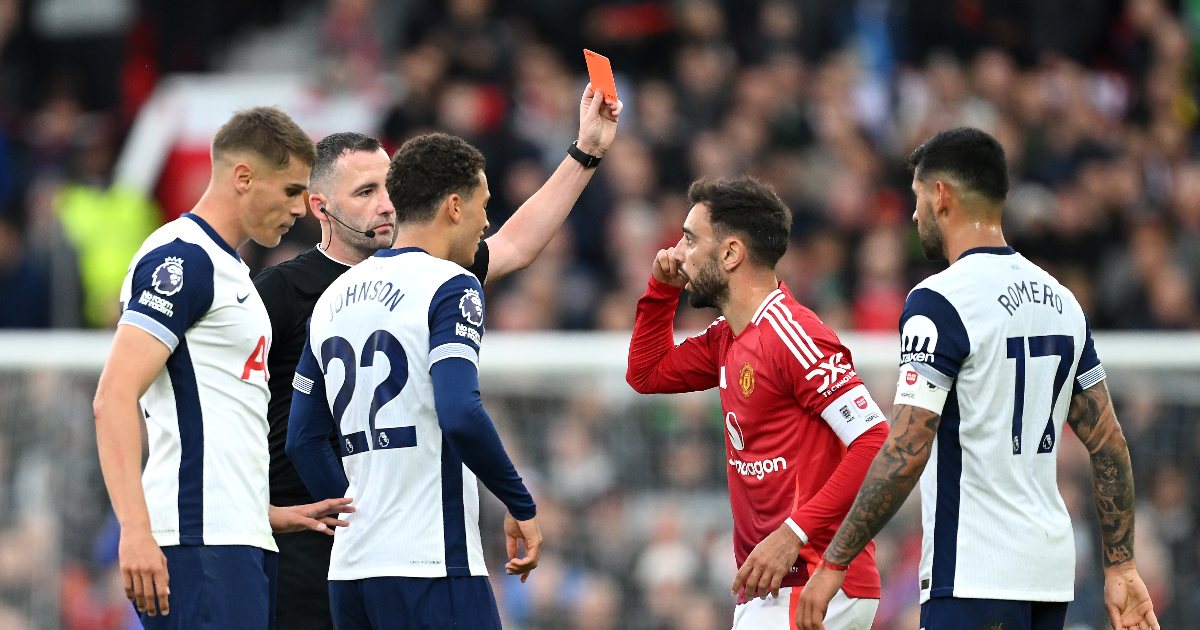 Bruno Fernandes espulso dall'arbitro Chris Kavanagh al 42' di Manchester United-Tottenham