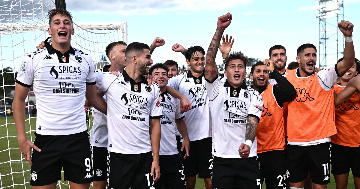 Lo Spezia esulta dopo il successo per 1-0 sulla Reggiana